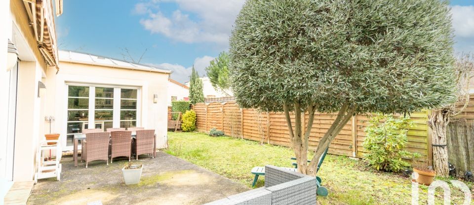 House 6 rooms of 155 m² in Clamart (92140)