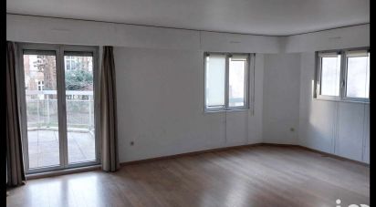 Apartment 2 rooms of 53 m² in Paris (75015)