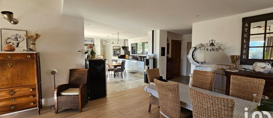 House 11 rooms of 320 m² in La Garde-Freinet (83680)