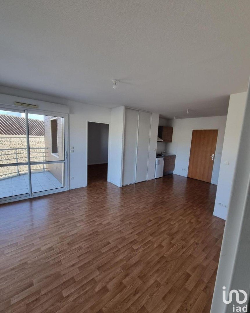 Apartment 2 rooms of 35 m² in Niort (79000)