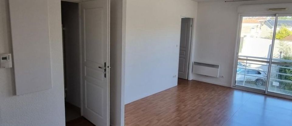 Apartment 2 rooms of 35 m² in Niort (79000)
