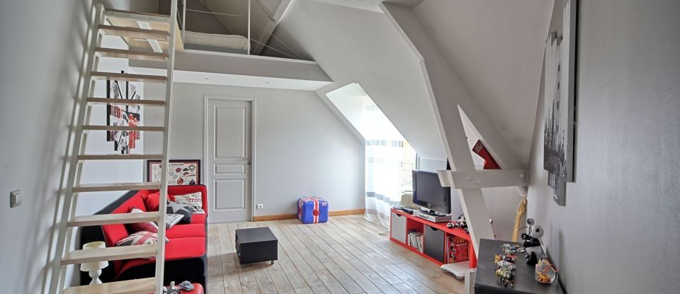 Maison 8 pièces de 295 m² à Seine-Port (77240)