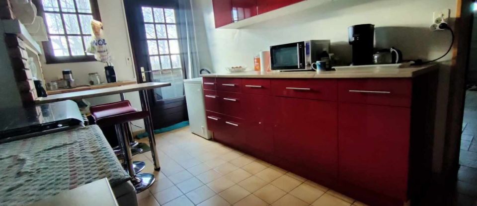 House 4 rooms of 80 m² in Villefranche-d'Allier (03430)