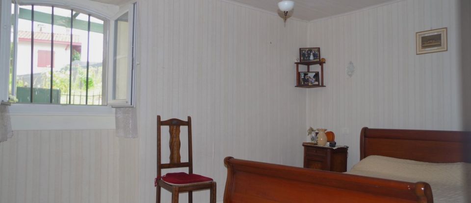 House 8 rooms of 197 m² in Uhart-Cize (64220)