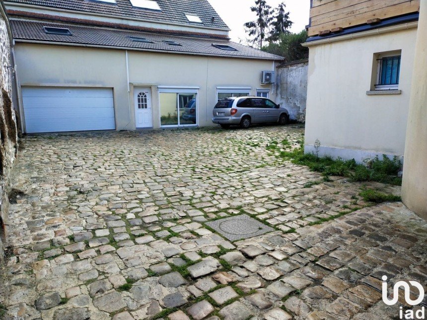 Building in Moisselles (95570) of 380 m²