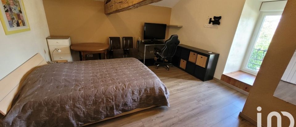 House 6 rooms of 205 m² in Vernoux-en-Gâtine (79240)
