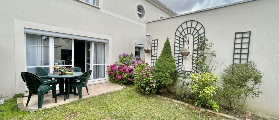 House 6 rooms of 123 m² in Bussy-Saint-Georges (77600)