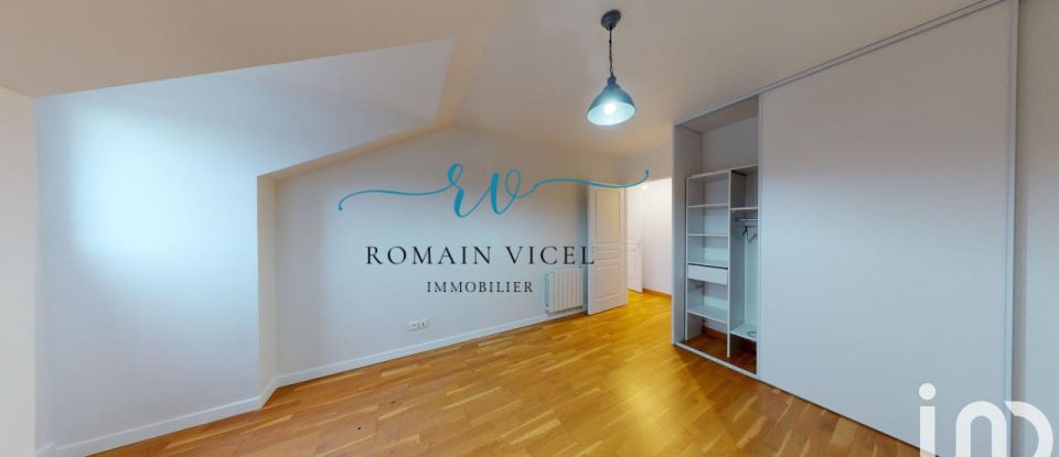 Duplex 4 rooms of 111 m² in Rambouillet (78120)
