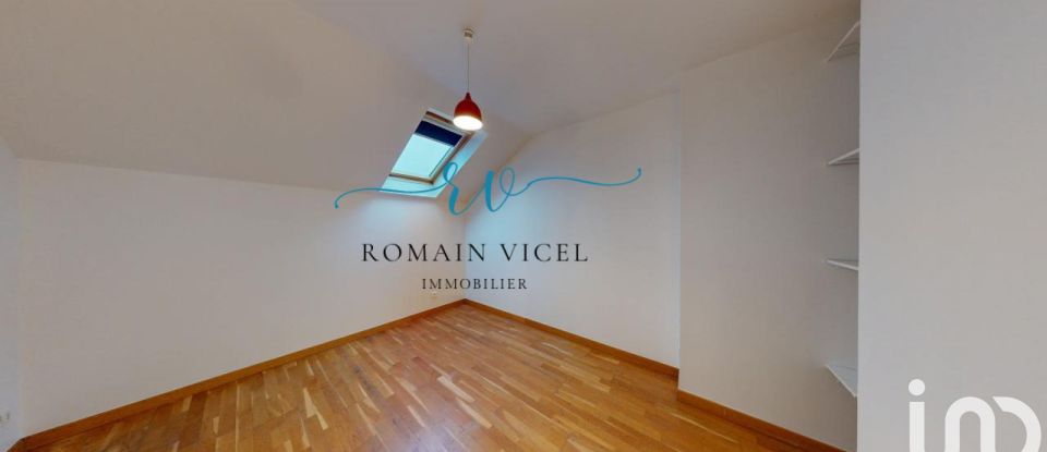 Duplex 4 rooms of 111 m² in Rambouillet (78120)