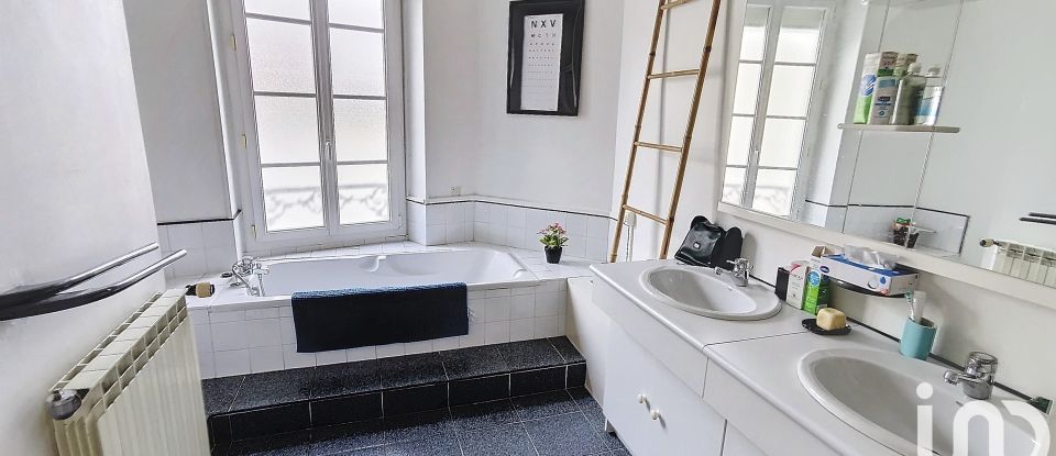 Town house 5 rooms of 138 m² in Angoulême (16000)