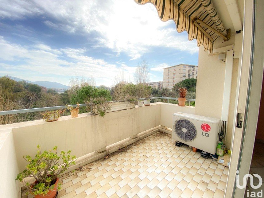 Apartment 3 rooms of 71 m² in Nice (06100)