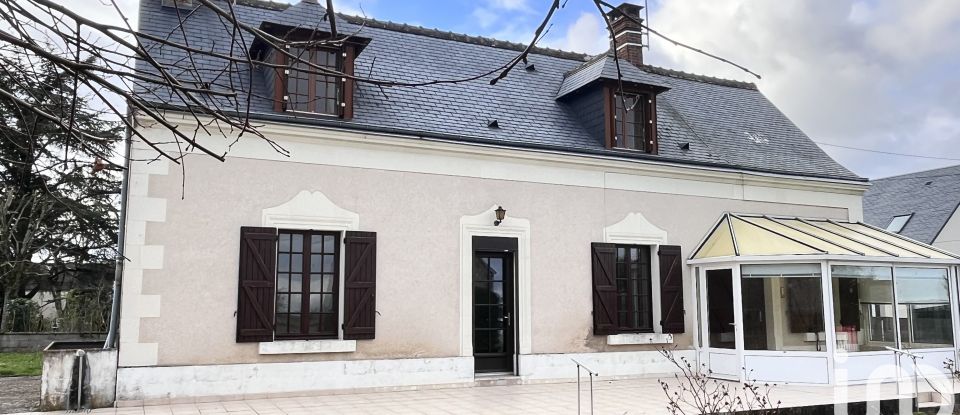 House 4 rooms of 111 m² in Athée-sur-Cher (37270)
