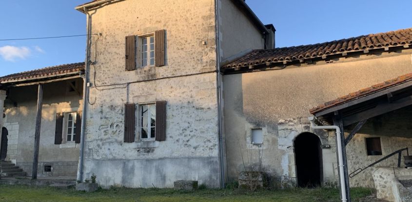 House 13 rooms of 315 m² in Montmoreau-Saint-Cybard (16190)