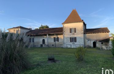 Maison 13 pièces de 315 m² à Montmoreau-Saint-Cybard (16190)