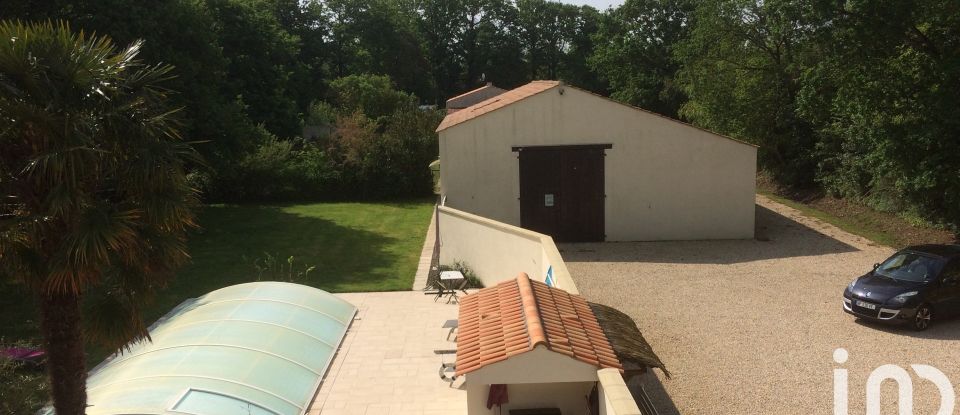 House 7 rooms of 195 m² in Le Fenouiller (85800)