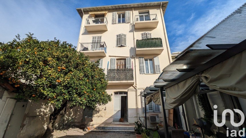 Building in Cannes (06400) of 490 m²