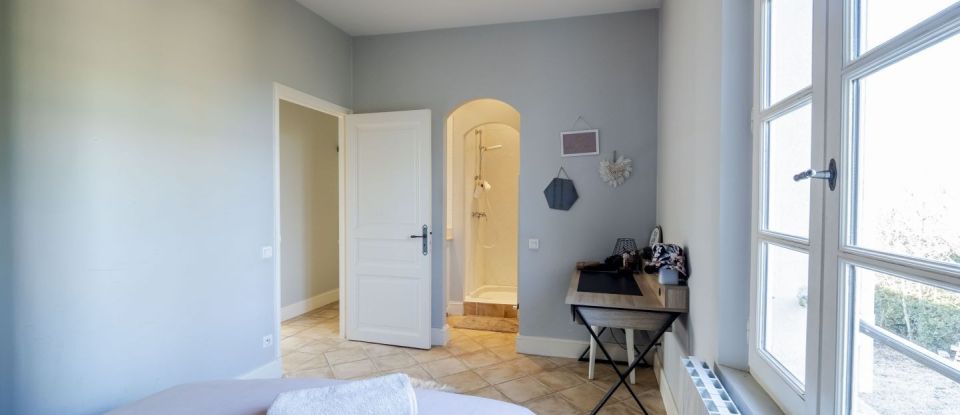 House 9 rooms of 320 m² in Mas-Blanc-des-Alpilles (13103)