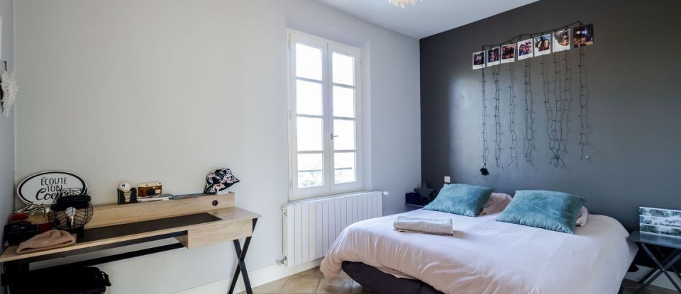 House 9 rooms of 320 m² in Mas-Blanc-des-Alpilles (13103)