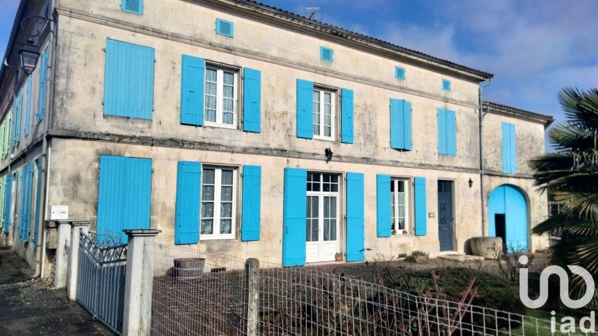 Maison 14 pièces de 262 m² à Saint-Genis-de-Saintonge (17240)