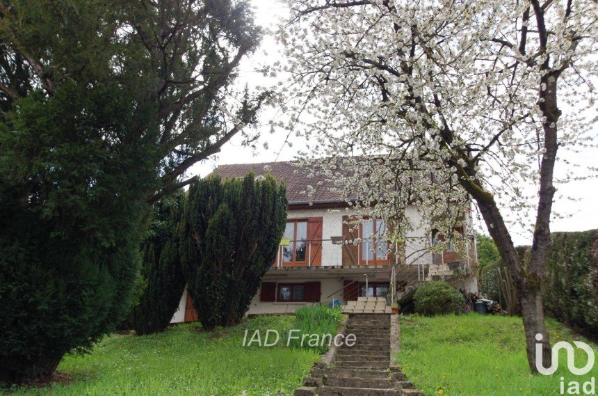 House 8 rooms of 180 m² in Vernouillet (78540)