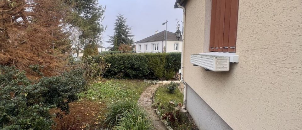 House 4 rooms of 73 m² in Fontenay-le-Fleury (78330)