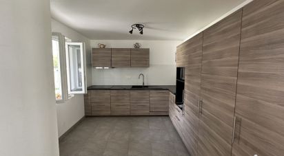 House 6 rooms of 104 m² in Uhart-Cize (64220)