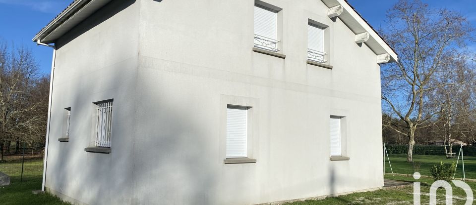 House 4 rooms of 80 m² in Saint-Vivien-de-Médoc (33590)