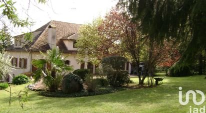 Traditional house 8 rooms of 410 m² in Saint-Laurent-d'Arce (33240)