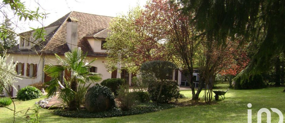 Traditional house 8 rooms of 410 m² in Saint-Laurent-d'Arce (33240)