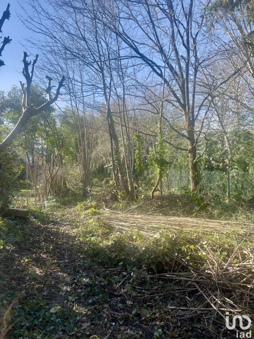 Land of 384 m² in Clamart (92140)