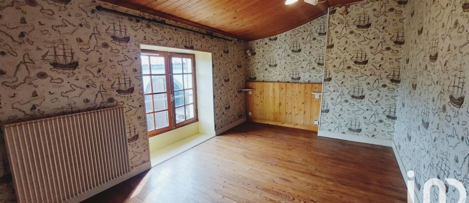 House 7 rooms of 225 m² in Benon (17170)