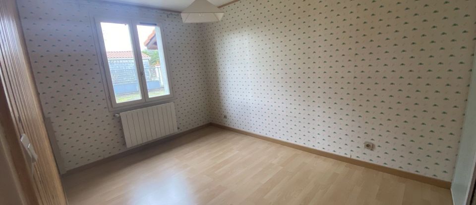 House 6 rooms of 107 m² in Andrest (65390)