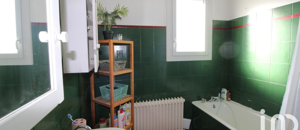 Traditional house 7 rooms of 140 m² in Lagord (17140)