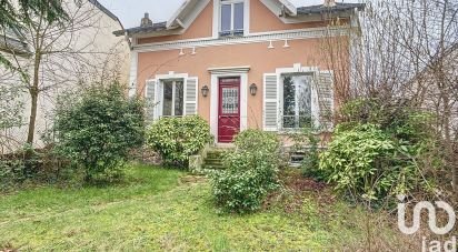 Traditional house 5 rooms of 119 m² in Le Mesnil-le-Roi (78600)
