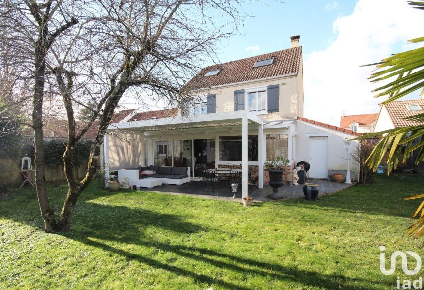 House 6 rooms of 140 m² in Plaisir (78370)
