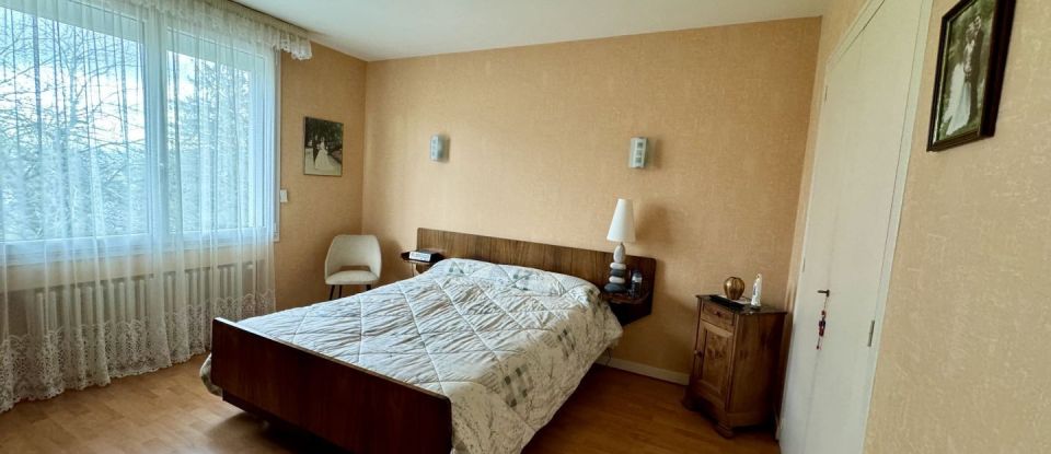 House 4 rooms of 104 m² in La Chapelle-Saint-Laurent (79430)
