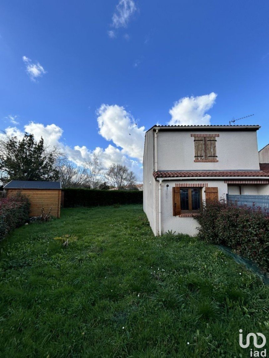 House 4 rooms of 69 m² in Sainte-Pazanne (44680)