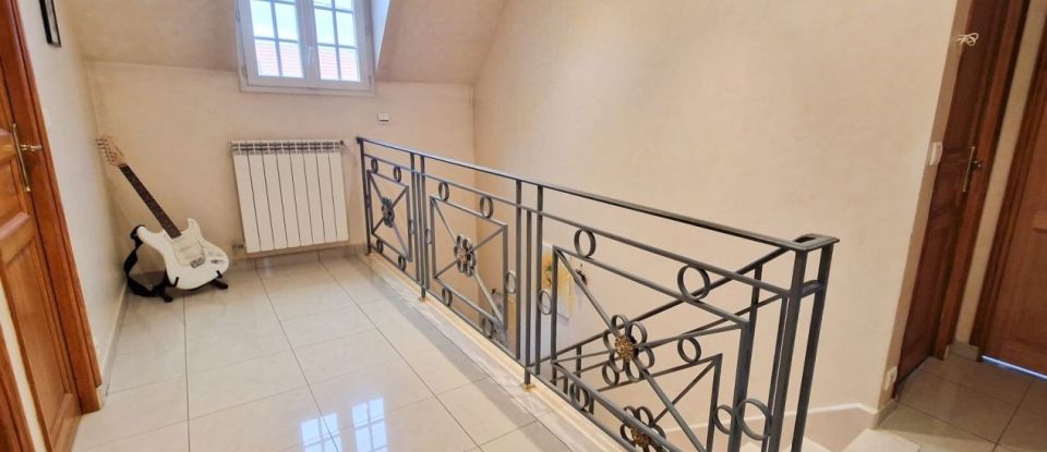 House 6 rooms of 155 m² in Champigny-sur-Marne (94500)