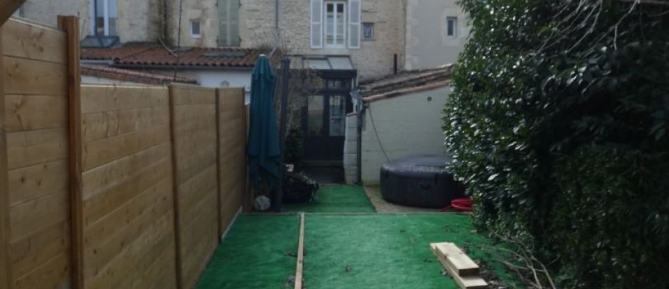 Town house 3 rooms of 75 m² in Niort (79000)