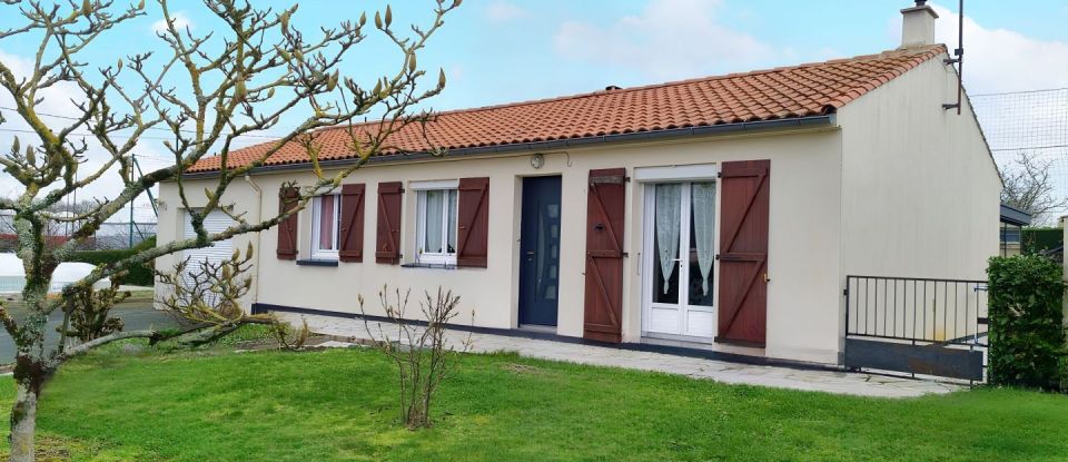 House 4 rooms of 103 m² in La Chaize-le-Vicomte (85310)