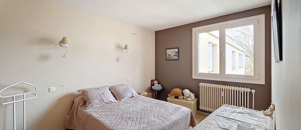 Apartment 4 rooms of 66 m² in Moulins (03000)