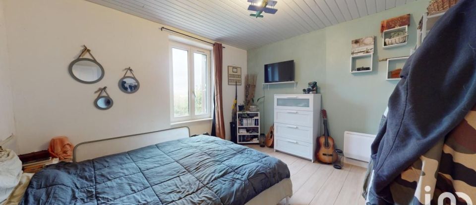 House 5 rooms of 93 m² in Pont-de-Buis-lès-Quimerch (29590)