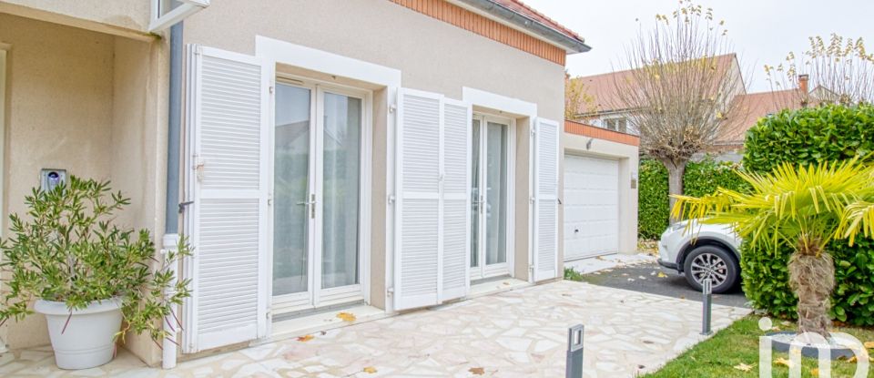 Maison traditionnelle 9 pièces de 203 m² à Bussy-Saint-Georges (77600)