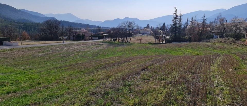 Land of 888 m² in Le Brusquet (04420)
