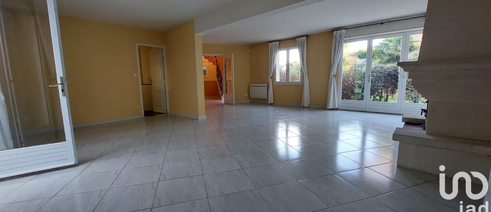 House 7 rooms of 212 m² in Andilly (95580)
