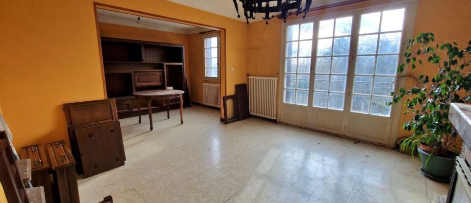 House 7 rooms of 154 m² in Mandres-les-Roses (94520)