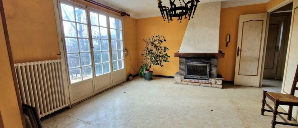 House 7 rooms of 154 m² in Mandres-les-Roses (94520)