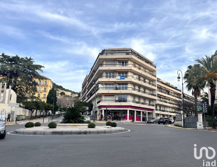 Retail property of 102 m² in Hyères (83400)