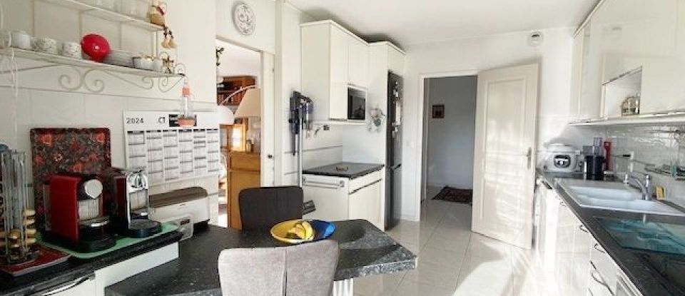 Apartment 4 rooms of 117 m² in Saint-Raphaël (83700)