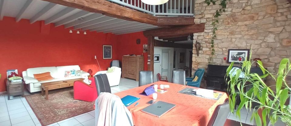 House 7 rooms of 240 m² in Liffré (35340)